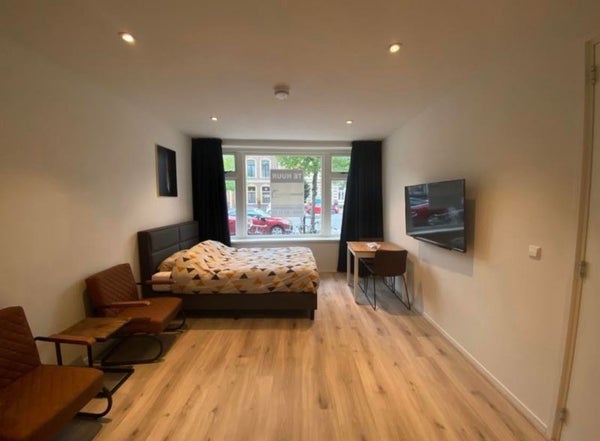 Image accompanying room listing