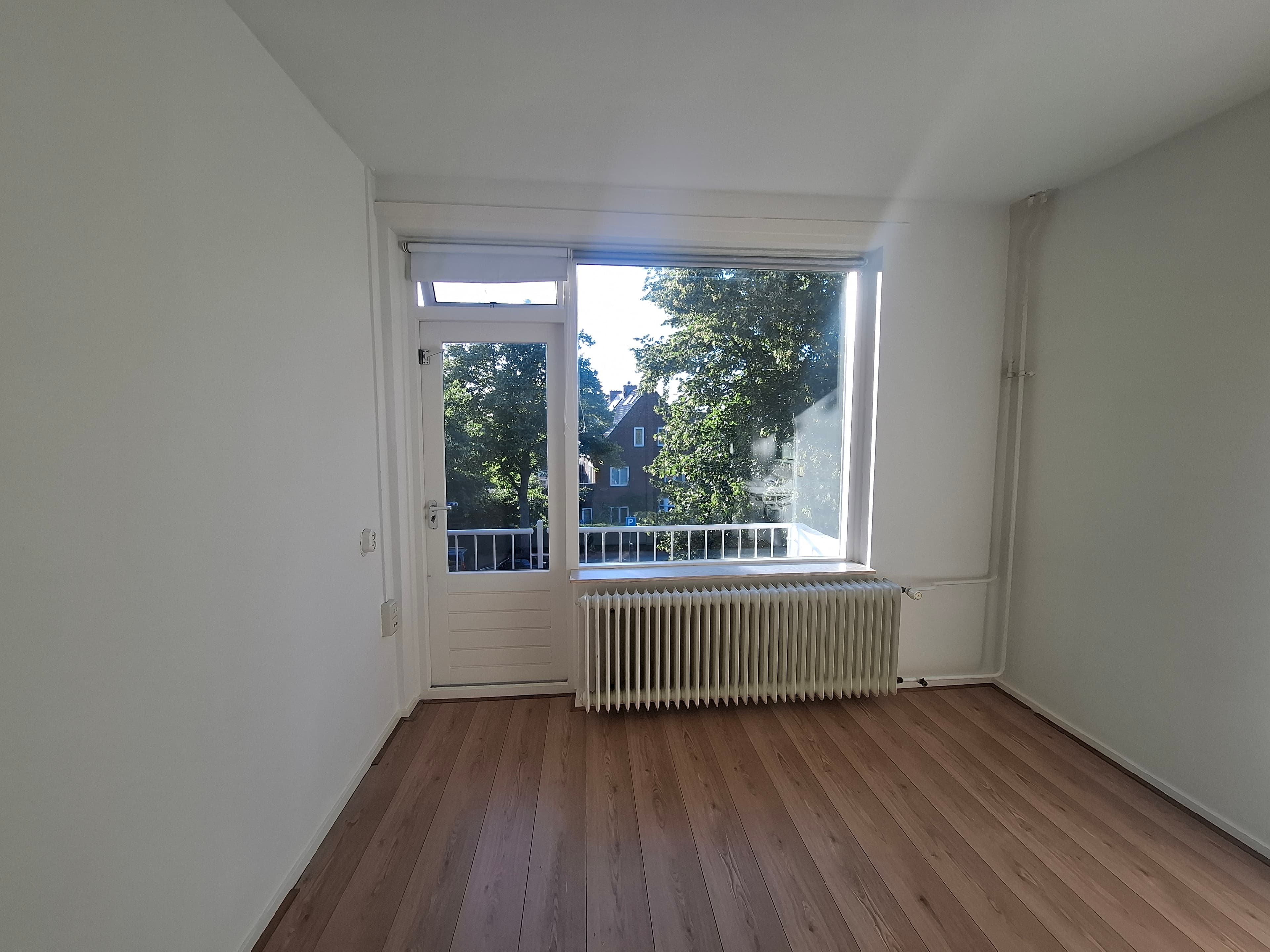 Image accompanying room listing
