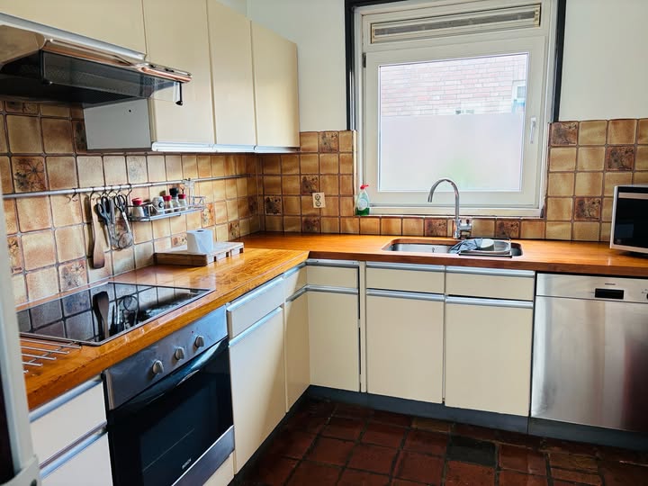 Image accompanying room listing