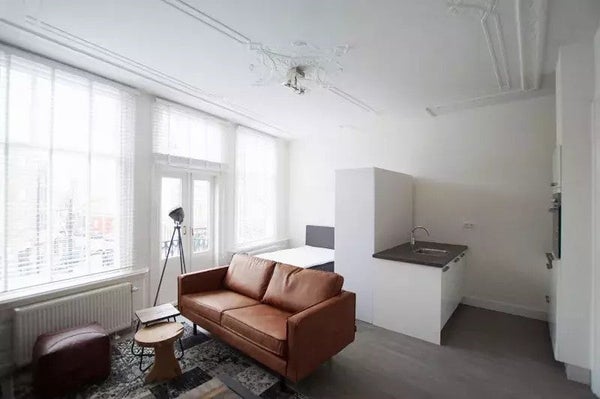 Image accompanying room listing