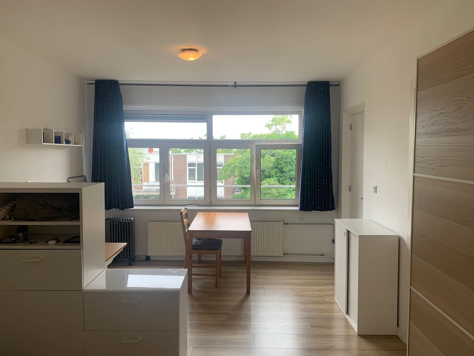 Image accompanying room listing