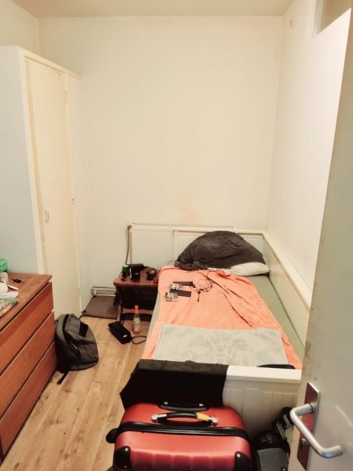 Image accompanying room listing