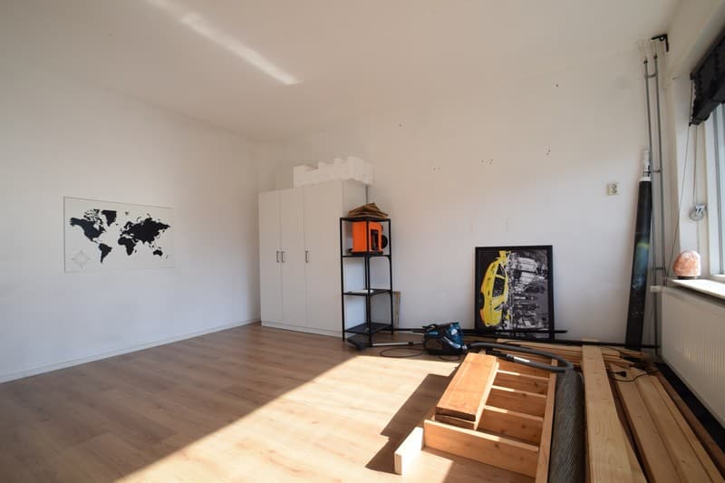 Image accompanying room listing