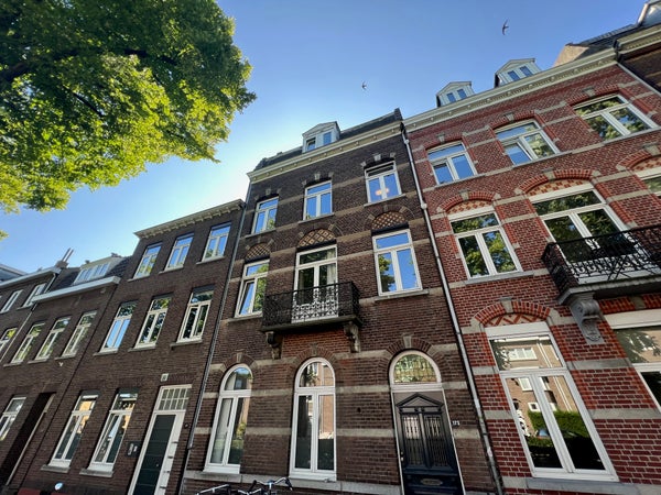 Image accompanying room listing