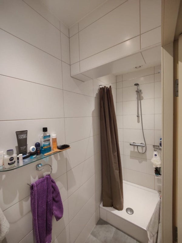 Image accompanying room listing