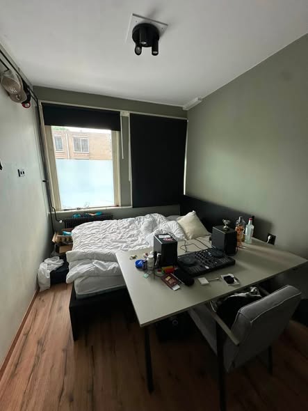 Image accompanying room listing