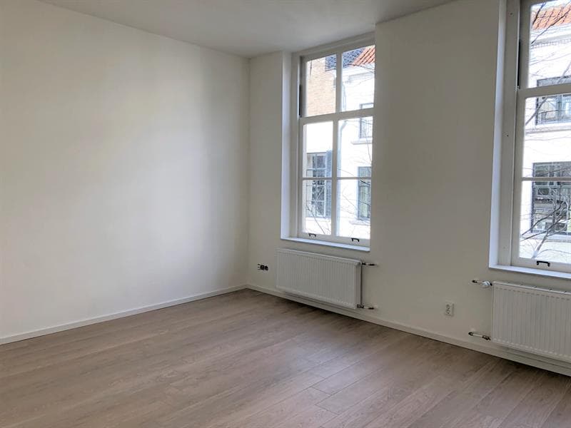 Image accompanying room listing