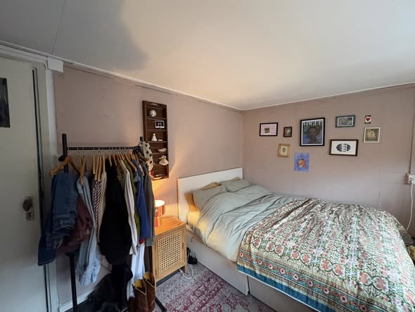 Image accompanying room listing
