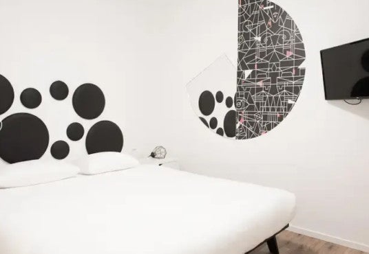 Image accompanying room listing