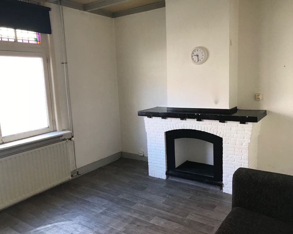 Image accompanying room listing