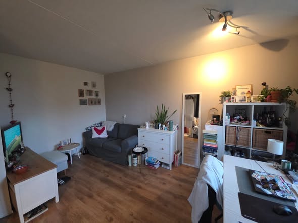 Image accompanying room listing
