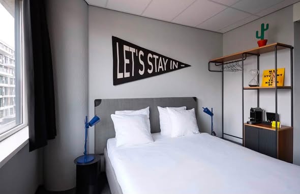 Image accompanying room listing