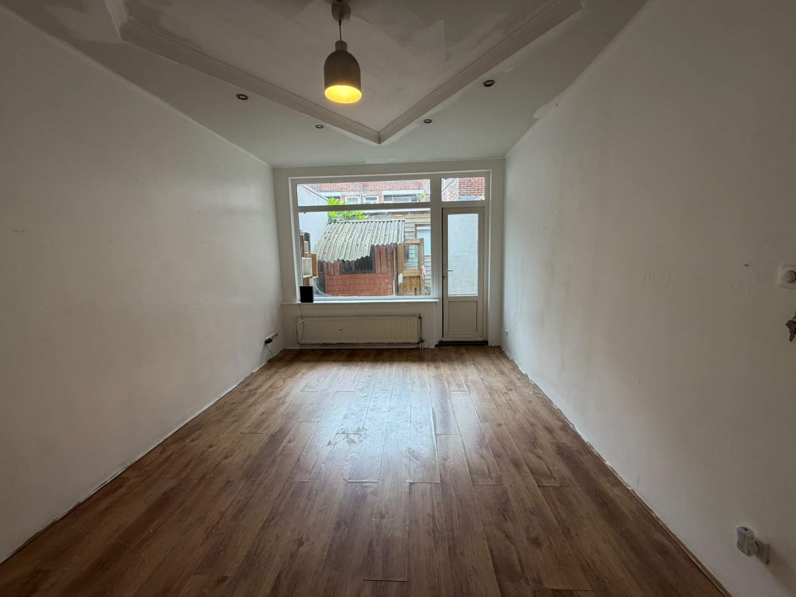 Image accompanying room listing