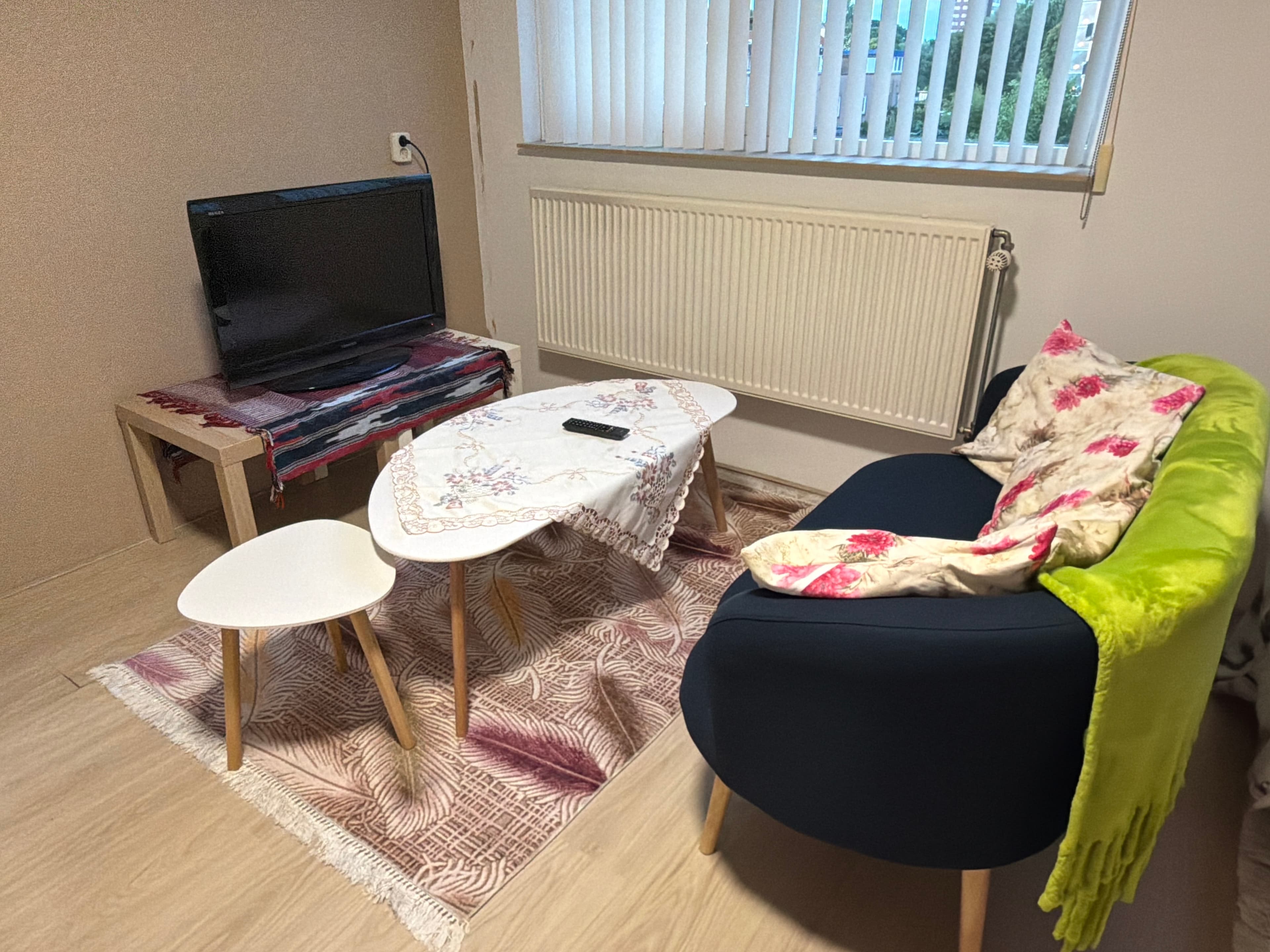 Image accompanying room listing