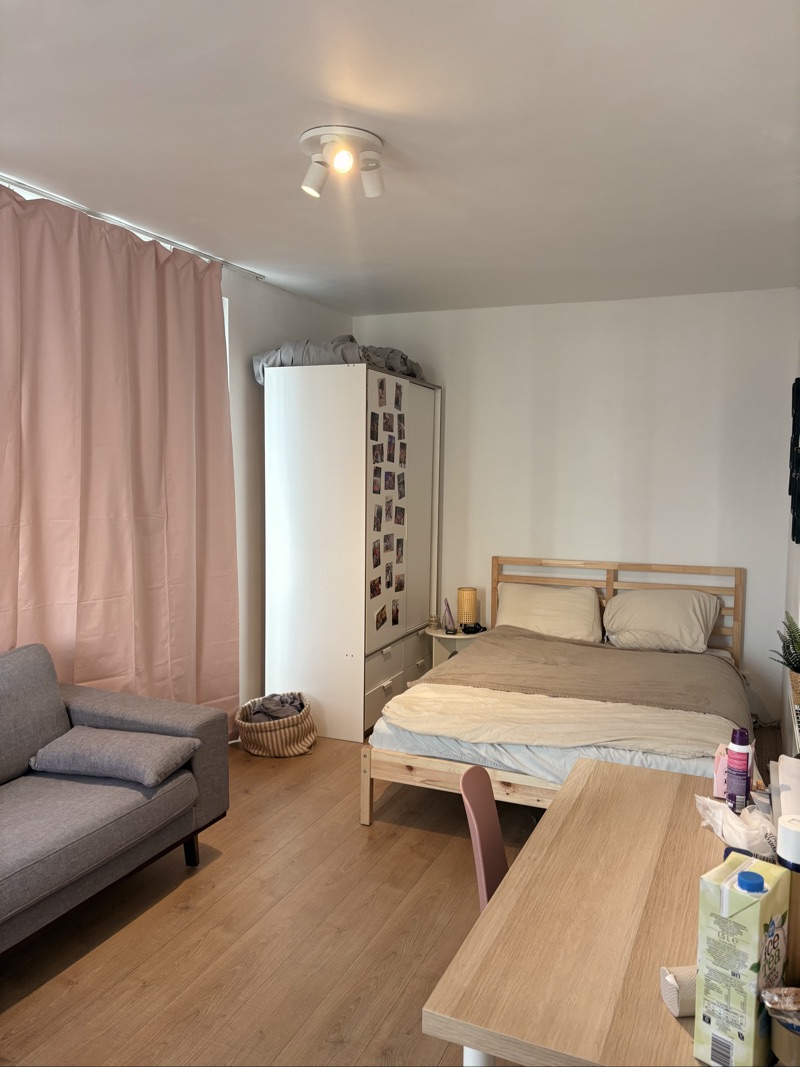 Image accompanying room listing