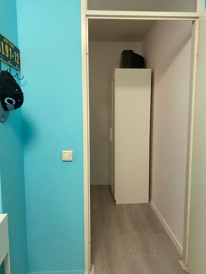 Image accompanying room listing