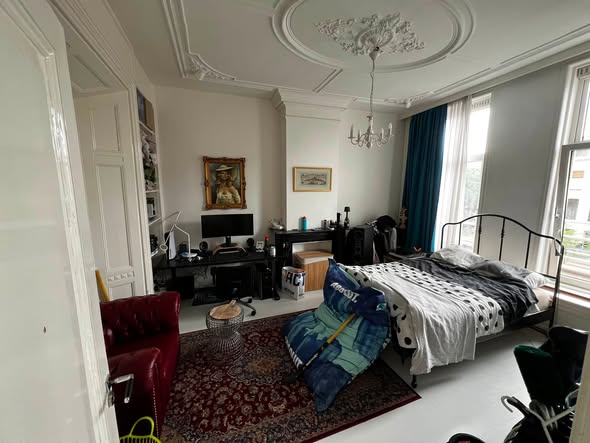 Image accompanying room listing