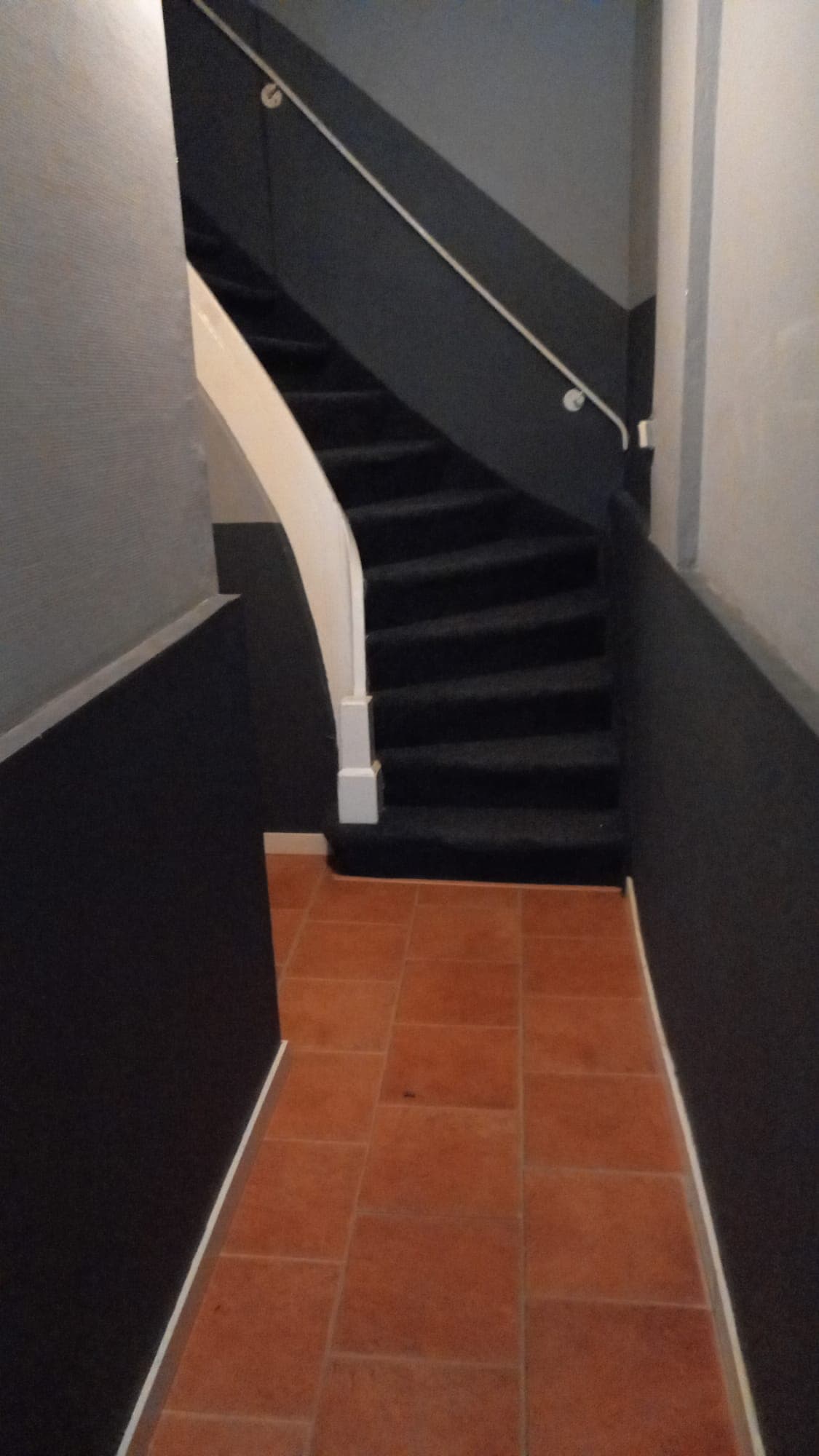 Image accompanying room listing