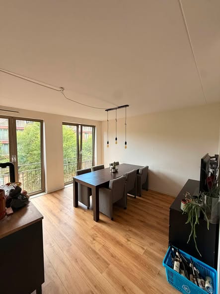 Image accompanying room listing