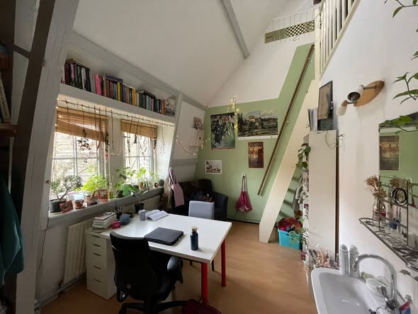 Image accompanying room listing