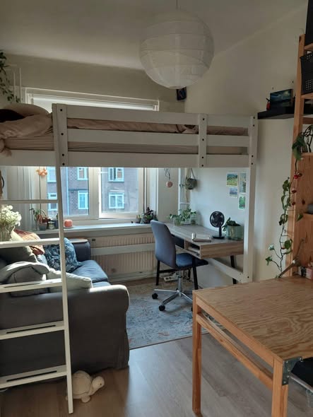 Image accompanying room listing