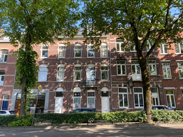 Image accompanying room listing
