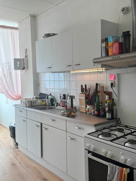 Image accompanying room listing