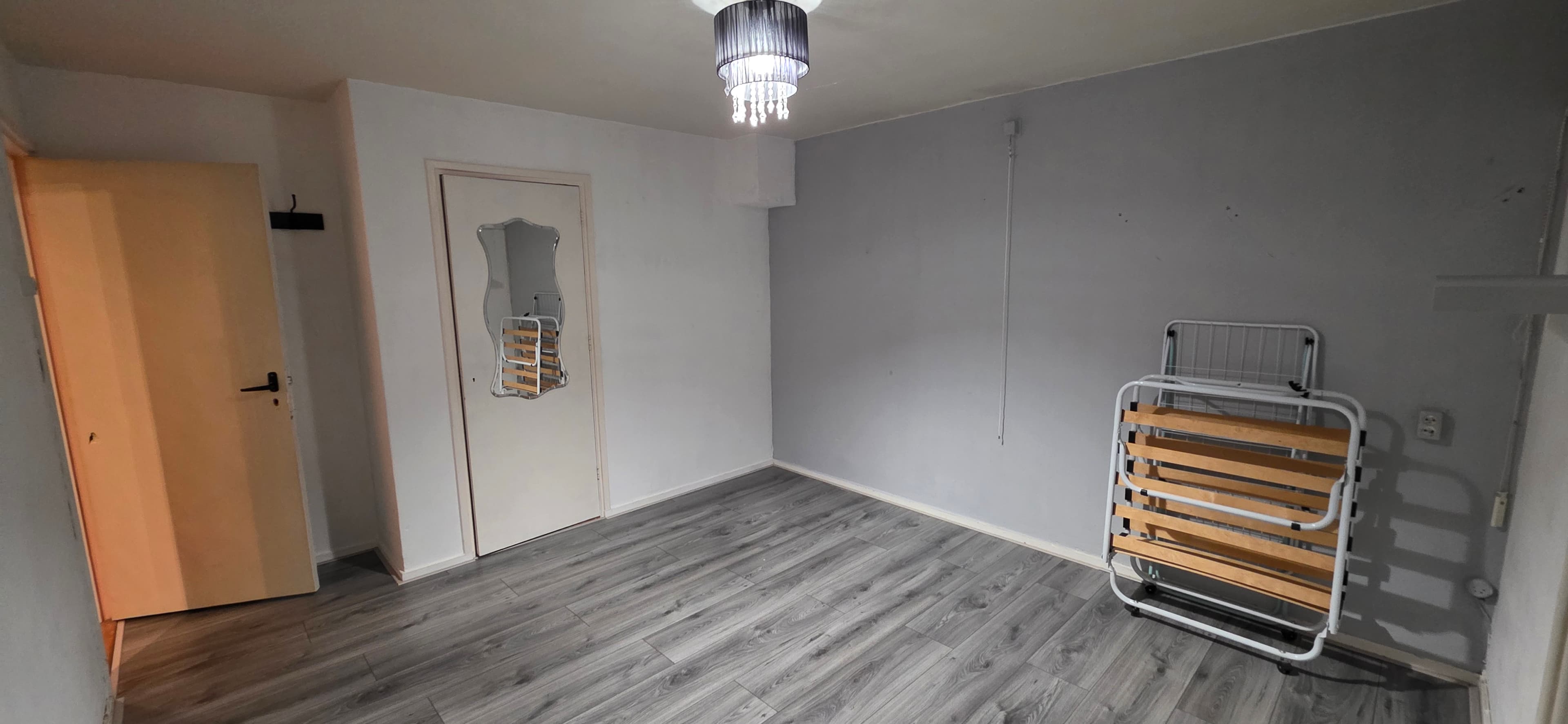 Image accompanying room listing