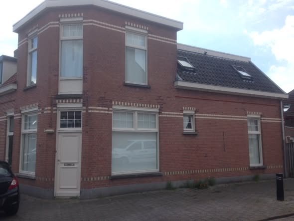 Image accompanying room listing