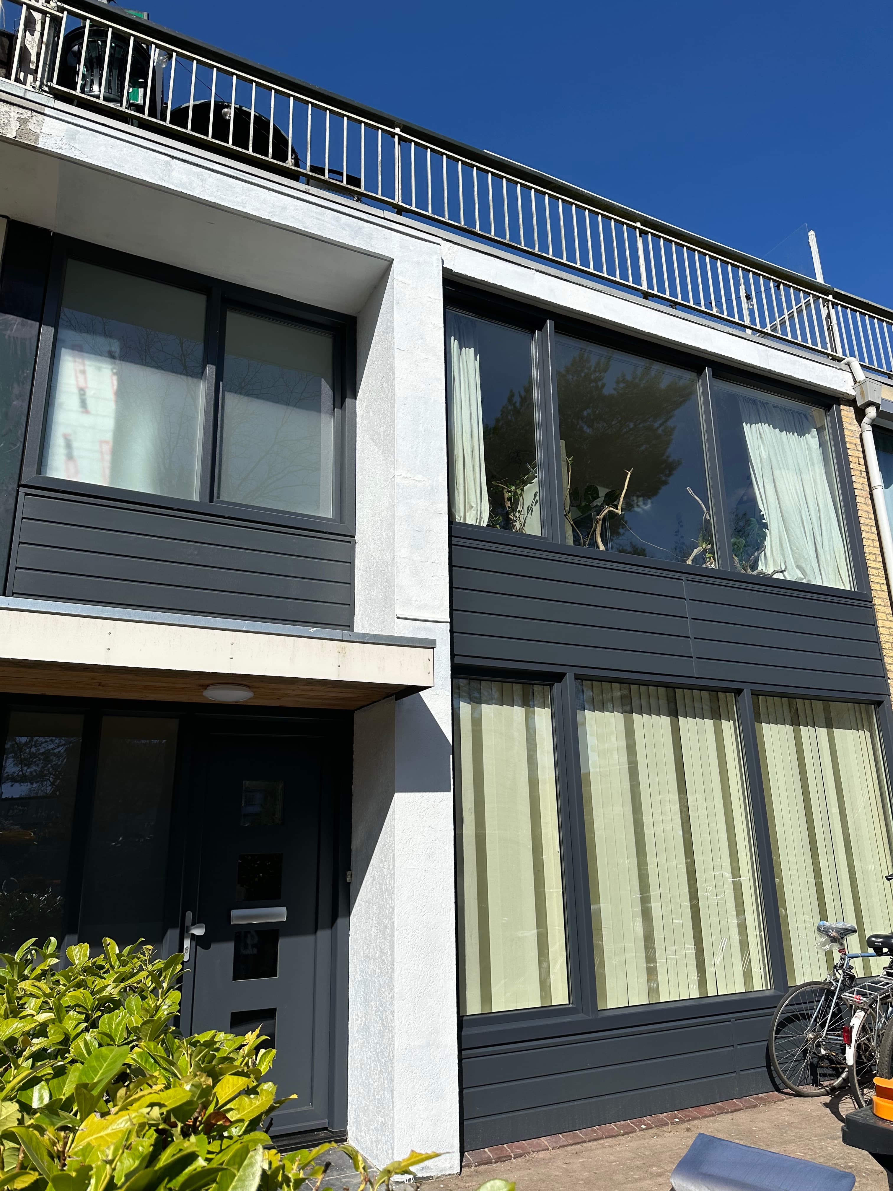 Image accompanying room listing