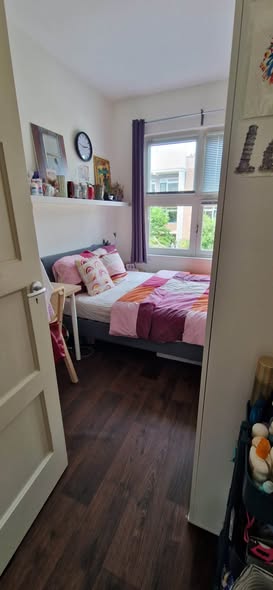 Image accompanying room listing