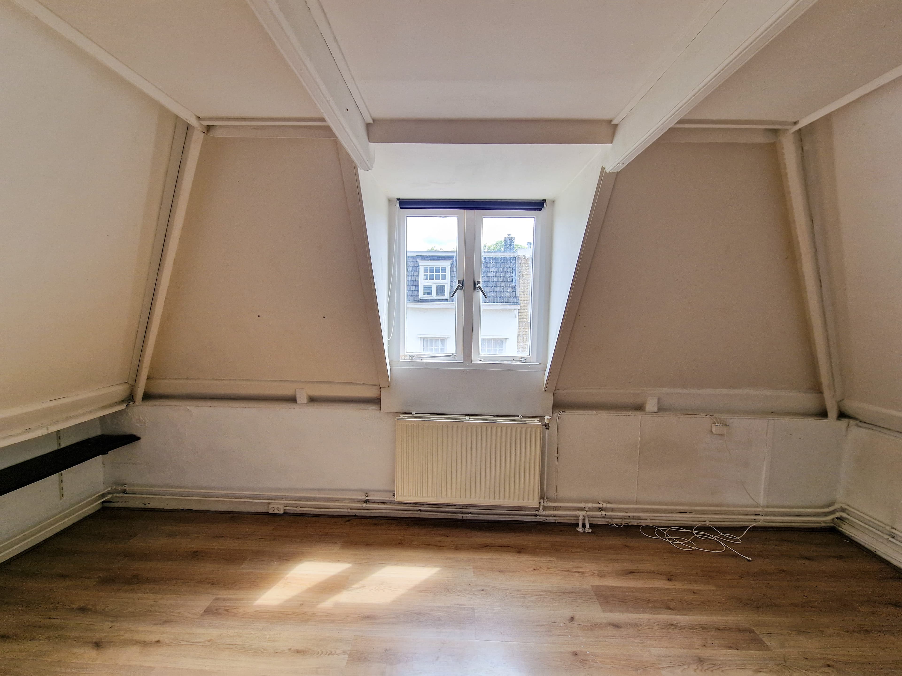 Image accompanying room listing