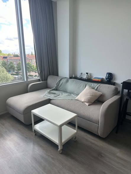 Image accompanying room listing