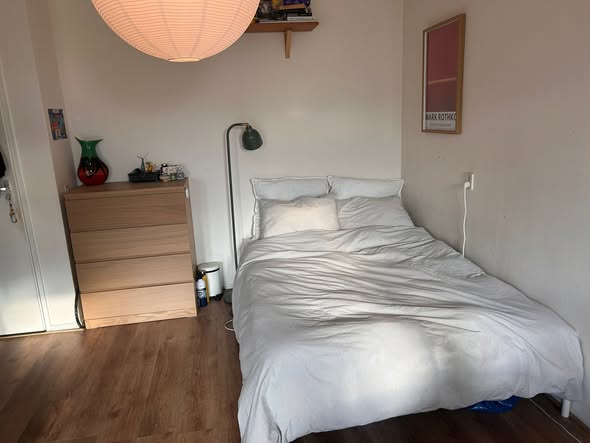 Image accompanying room listing