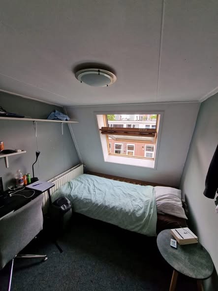 Image accompanying room listing