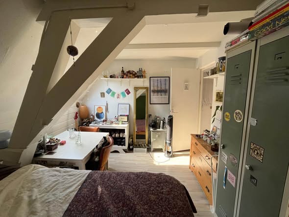 Image accompanying room listing