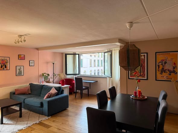 Image accompanying room listing