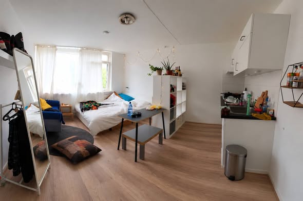 Image accompanying room listing
