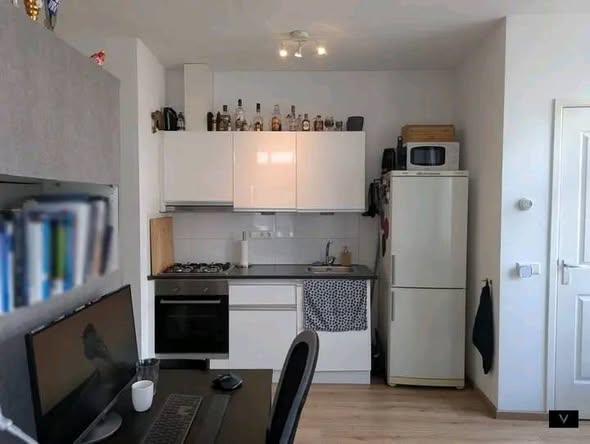 Image accompanying room listing