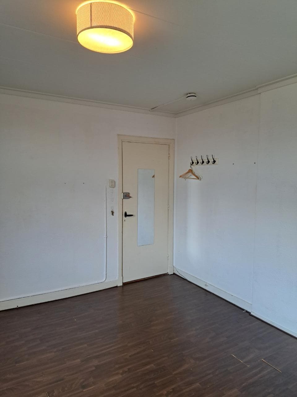 Image accompanying room listing
