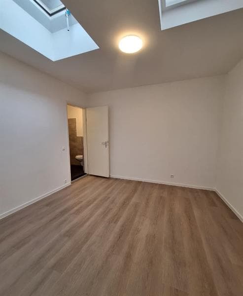 Image accompanying room listing