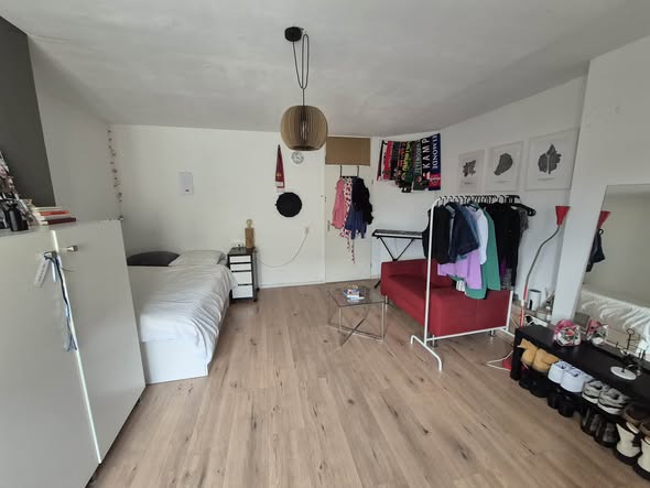 Image accompanying room listing