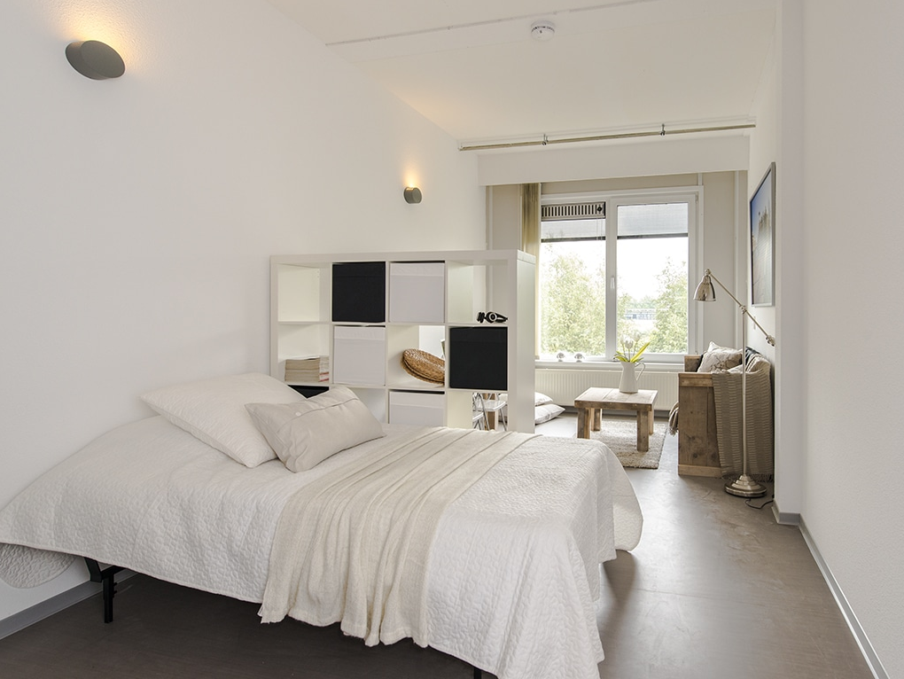 Image accompanying room listing