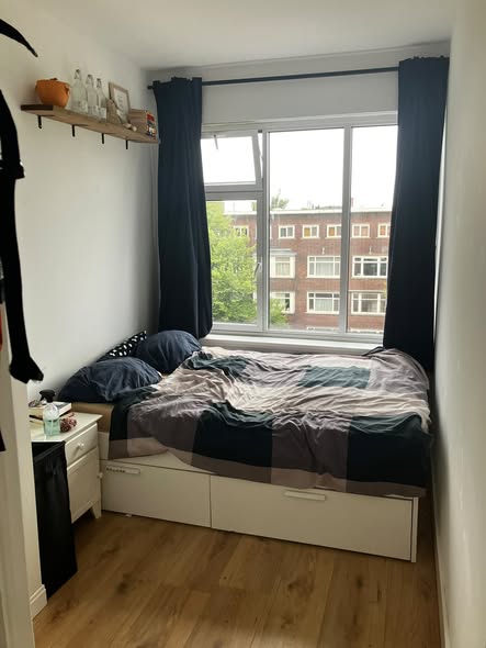 Image accompanying room listing