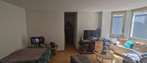 Image accompanying room listing