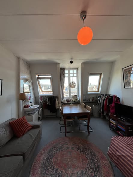 Image accompanying room listing