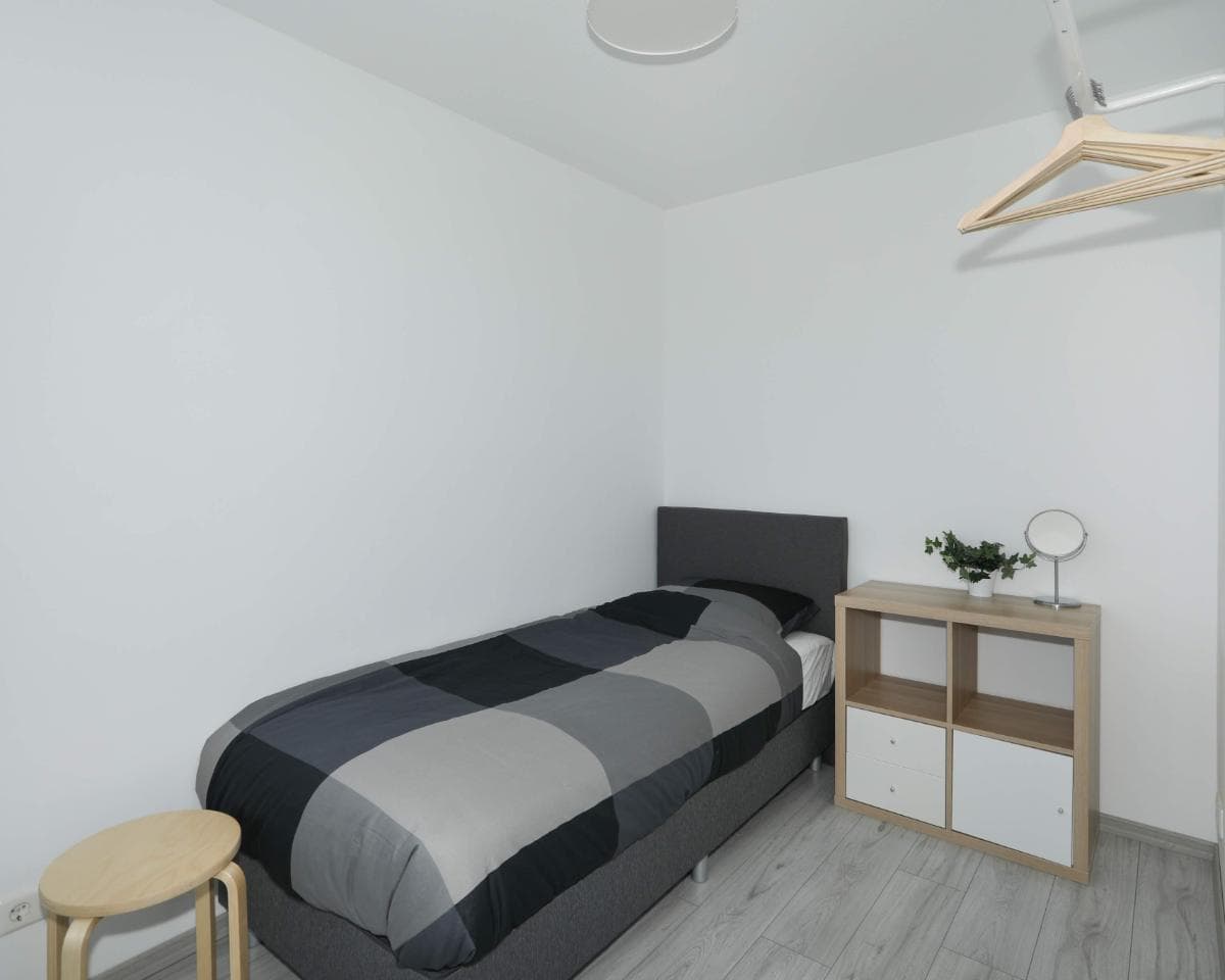 Image accompanying room listing