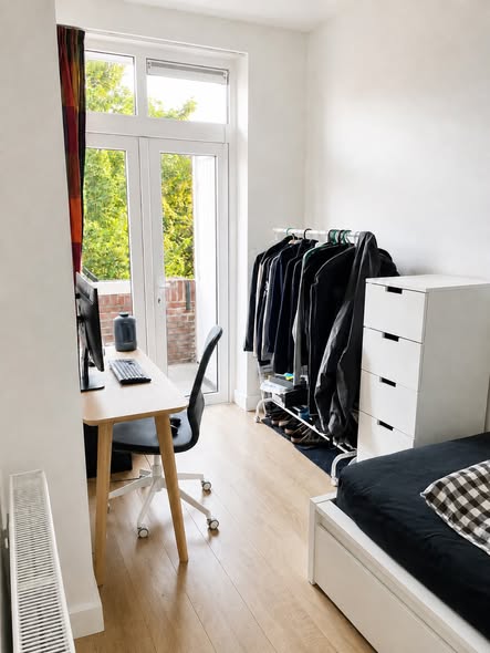 Image accompanying room listing