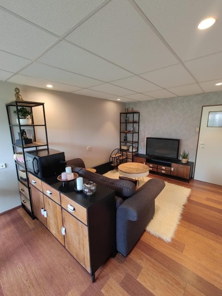 Image accompanying room listing
