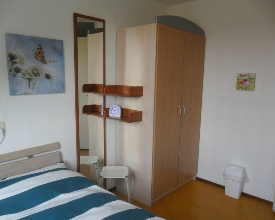 Image accompanying room listing